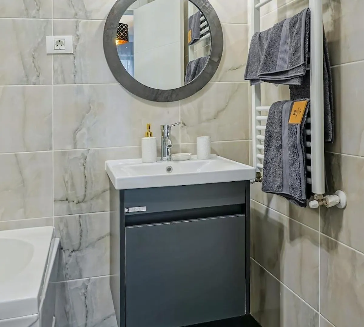 Charming Oasis Apartment Bucharest