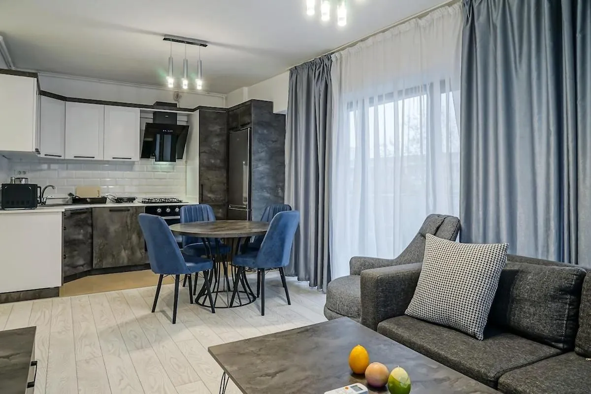 Charming Oasis Apartment Bucharest